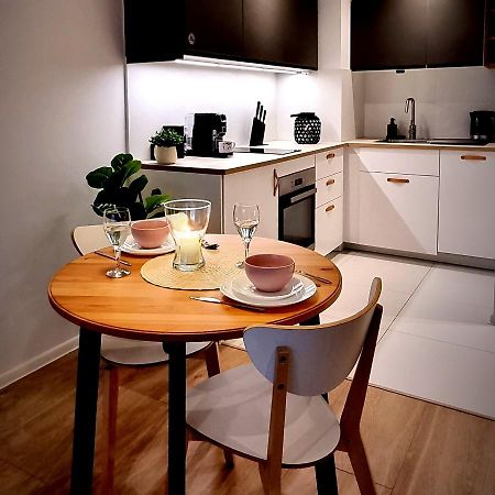 Apple Apartments - Wroblewskiego Prywatne Miejsce Parkingowe Лодзь Экстерьер фото