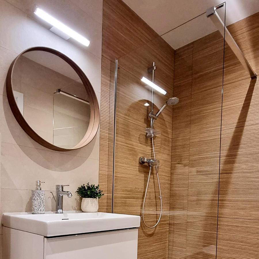 Apple Apartments - Wroblewskiego Prywatne Miejsce Parkingowe Лодзь Экстерьер фото